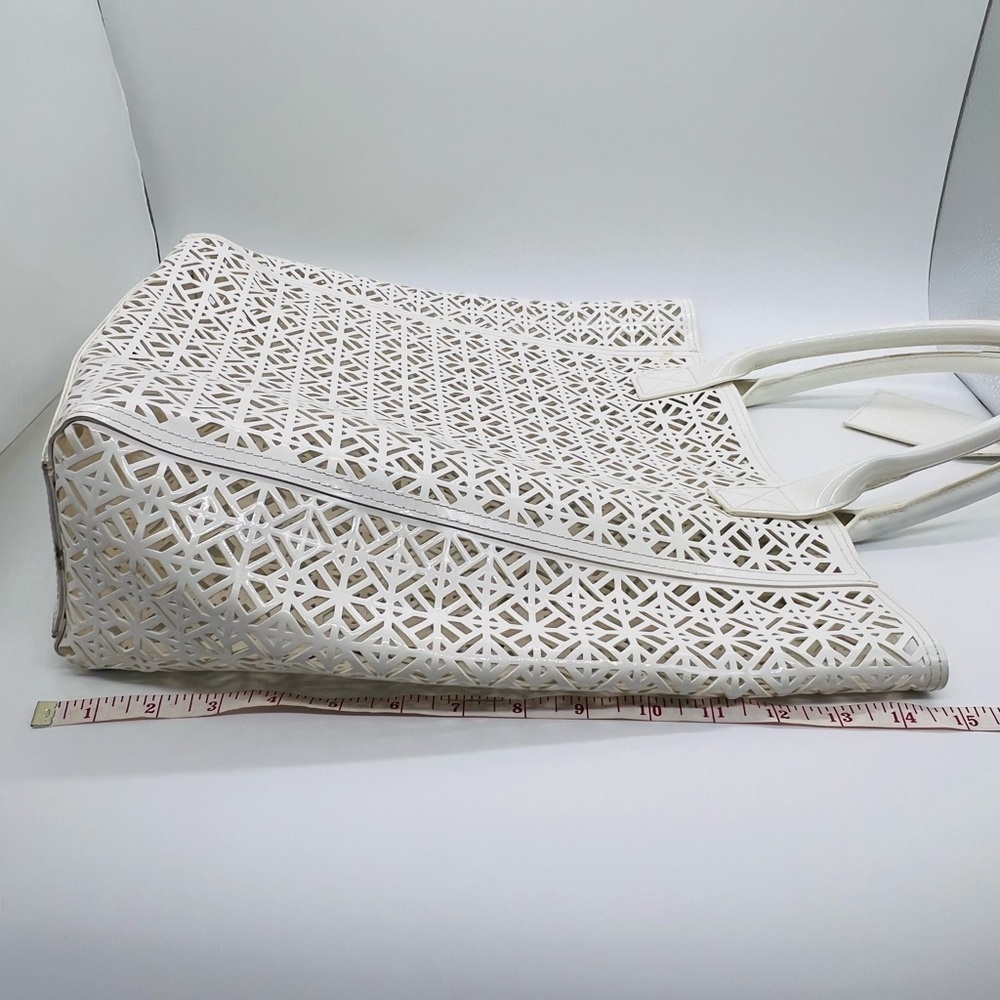 Tory Burch white geometric laser cut out tote bag - Picture 6 of 13